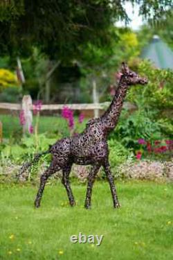 Giraffe Sculpture Beautifully handcrafted filigree bronze coloured metalwork