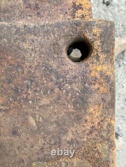 Anvil de forgeron en fonte noire lourde et ancienne récupérée, à une seule enclume