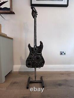 Art en métal récupéré Sculpture de guitare en acier Ornement Musique