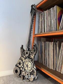 Art en métal récupéré Sculpture de guitare en acier Ornement Musique