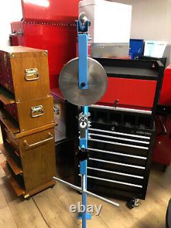 Métier à tôlerie / Machine de travail du métal à roue anglaise Metz avec support
