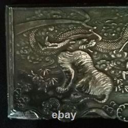 Relief antique en étain japonais Boîte de rangement en métal Dragon Tiger 4.7 pouces