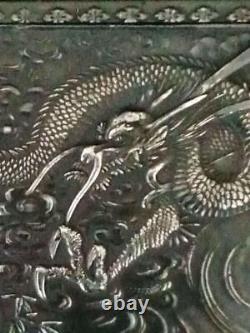 Relief antique en étain japonais Boîte de rangement en métal Dragon Tiger 4.7 pouces