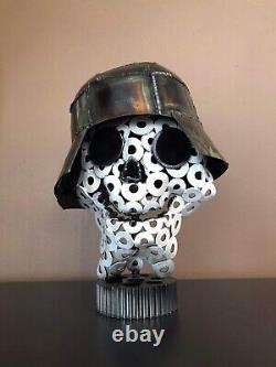Scrap Metal Art Skull Avec Un Casque Fait À La Main