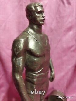 Sculpture du champion d'haltérophilie Vlasov, idole d'Arnold Schwarzenegger, métal