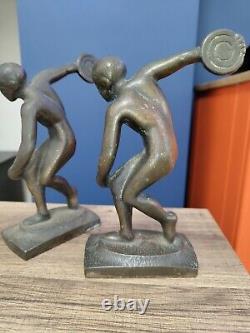 Sculpture figurine en bronze vintage du lanceur de disque masculin olympique, paire d'ornements en très bon état (VGC)