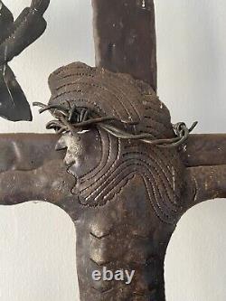 Une Sculpture D'art Contemporain Julio Galand, Crucifixion Indigène 65cm Signée