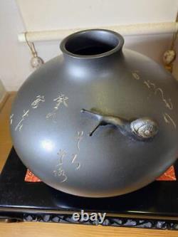 Vase en bronze en forme d'escargot de 8,2 pouces de haut, œuvre d'art en métal signée 'mamine' japonaise.