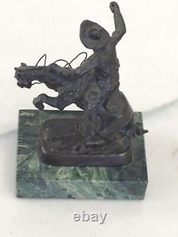 Vintage Frederic Remington Bronze Sculpture Cowboy Sur Cheval Figurine Statue